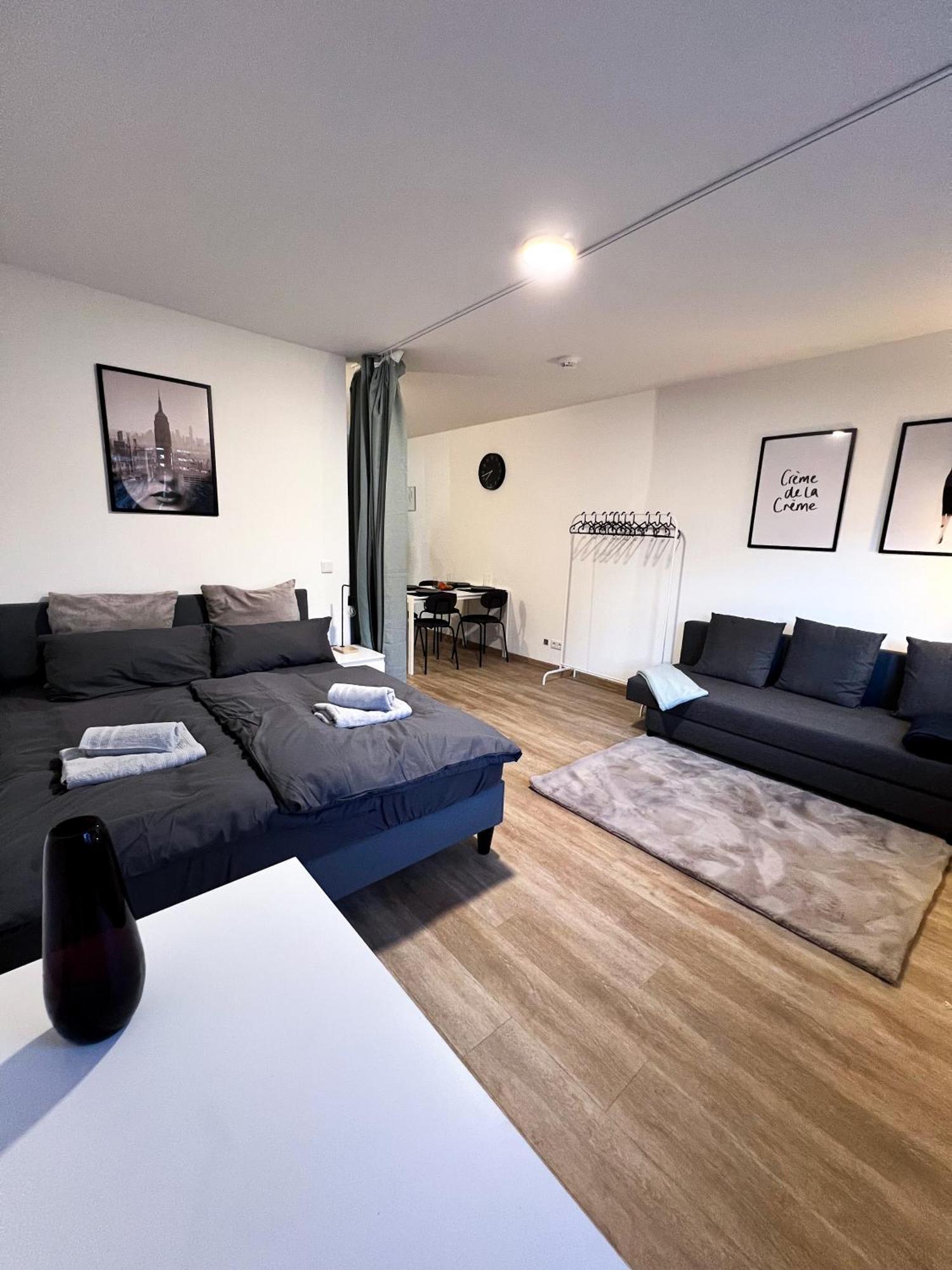 Zentrale Wohlfuehloase Mit Parkplatz Apartamento Osnabrück Exterior foto
