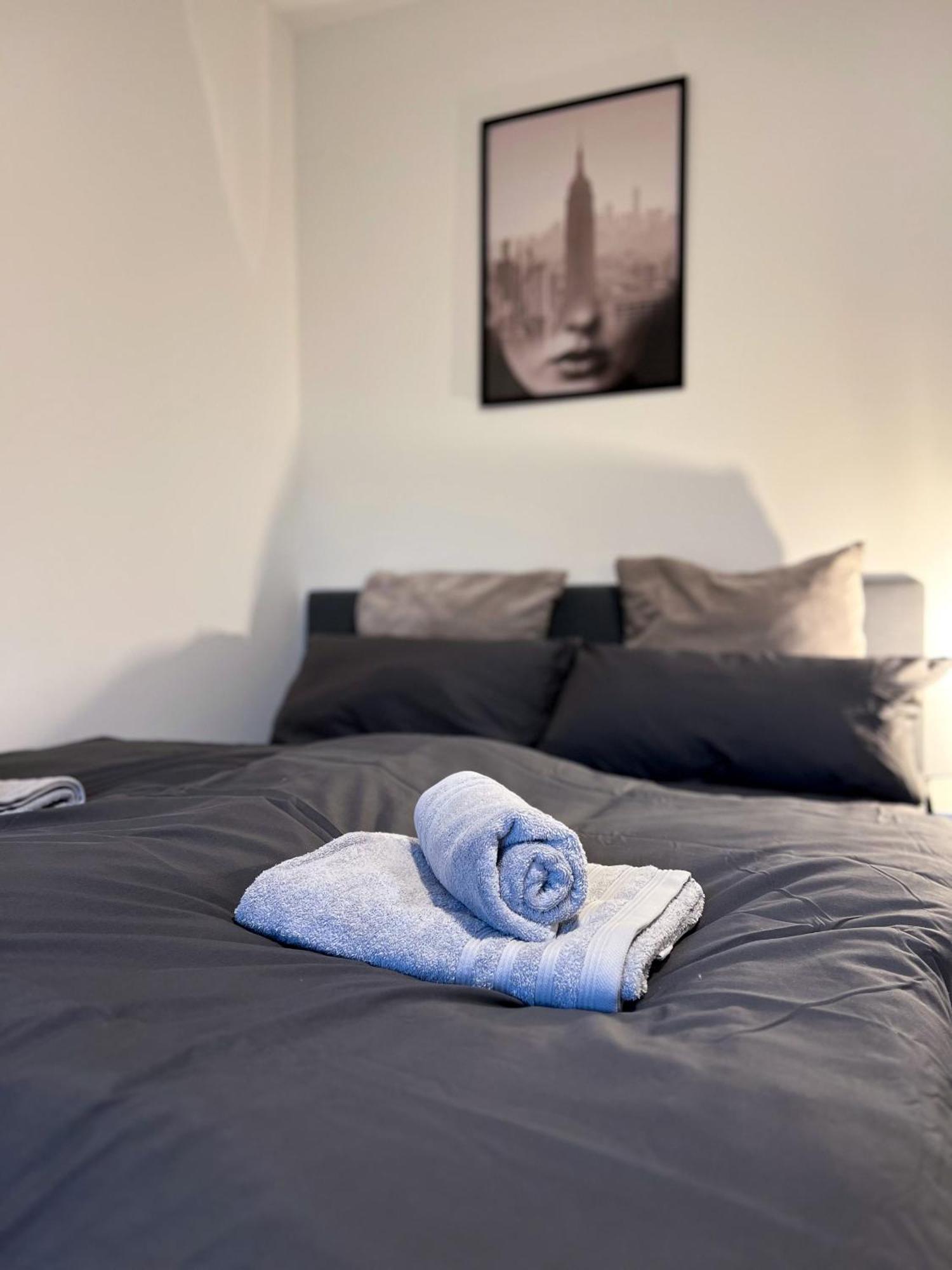 Zentrale Wohlfuehloase Mit Parkplatz Apartamento Osnabrück Exterior foto