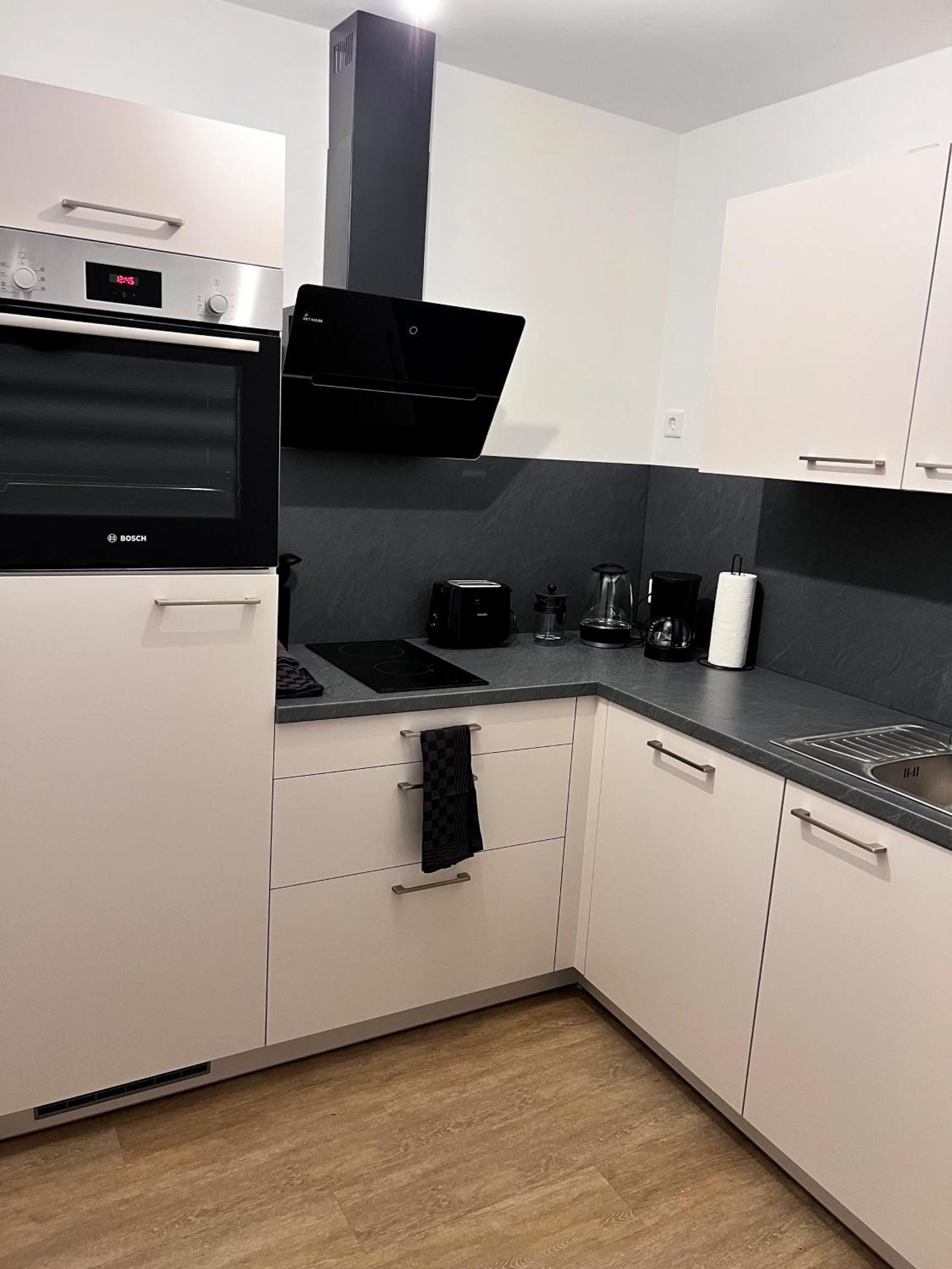 Zentrale Wohlfuehloase Mit Parkplatz Apartamento Osnabrück Exterior foto